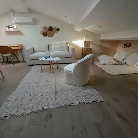 Beige Hospitalite - Jade - Cocon Apartment Saint-Etienne (Loire)